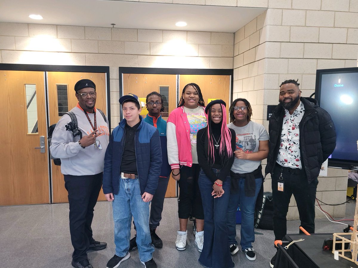 MRawlinsScience's tweet photo. Our STEAM Expo was 🔥 the projects submitted by the students in K-12 were amazing!! I can’t wait until next year!!! Super proud of our students who presented their projects placing 2nd (8th grade) &amp; 3rd (7th grade) in grades 7-12 category! @LancasterISD @LISDMiddle https://t.co/AdLJEfRmcy