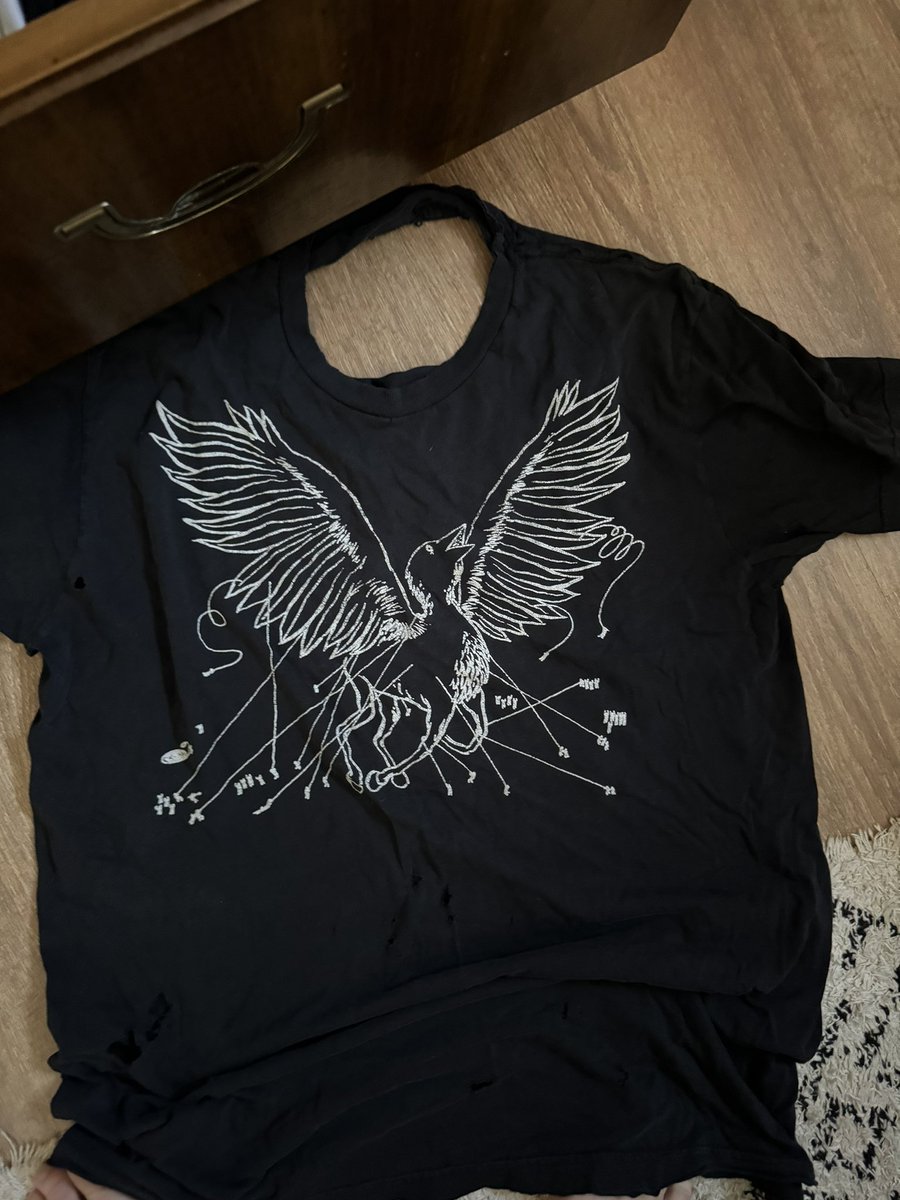 On the long shot you see this @LauraJaneGrace was this an AM shirt? I got it at 06 warped tour in Detroit (I think). The back blew out where I think it had AM! and now I can’t remember.