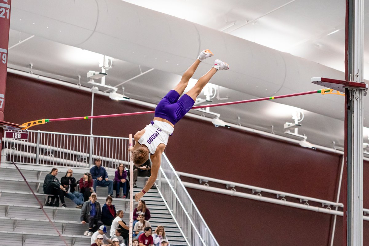 TCUTrackField's tweet photo. Ben Kirbo finishes eighth overall with his new school-record height of 5.25m (17-2 3/4) 👏👏

Kirbo has PRd and broken his own school record in each of the three meets this season!!

#GoFrogs https://t.co/EjYHHcPLWj