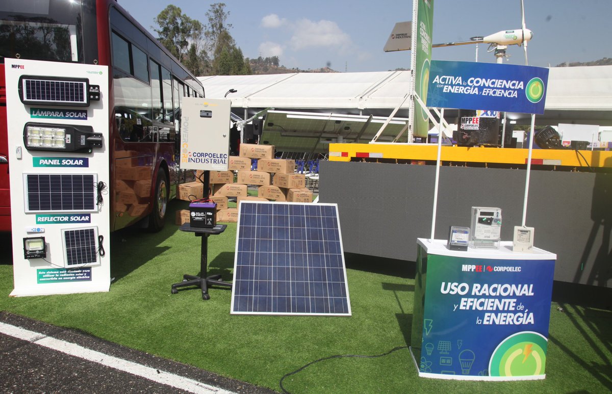 minenergia_ve's tweet photo. #EsNoticia || El stand del #Mppee expone los avances en materia de energías alternas, luminarias, reflectores solares y transformadores de diferentes potencias en la Expo Gobierno 2024
#DeLaManoDelPueblo https://t.co/bnRREhAsoR