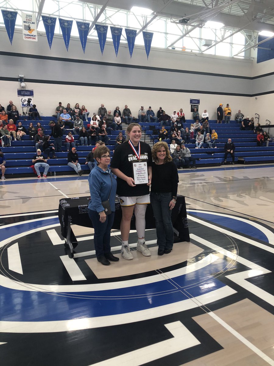 RMetzgerWTOV9's tweet image. It’s a 4-peat for @chsladydragons !
86-60 over Trinity Christian in the OVAC 1A 🏀 final.  
Ashlynn @vantassell44 with 38 points/20 boards &amp;amp; now a 3x MVP. 
Kenzie Clutter sets Dragons single game assist mark as well.  Already owns career &amp;amp; single season marks.