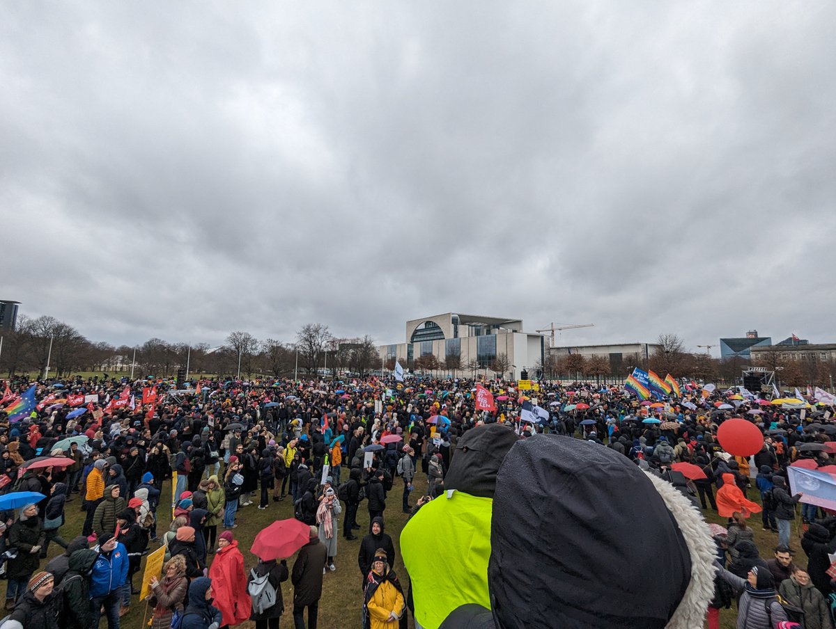 Vulniir's tweet photo. This was quite an experience. #WirSindDieBrandmauer https://t.co/b73wtnikOu