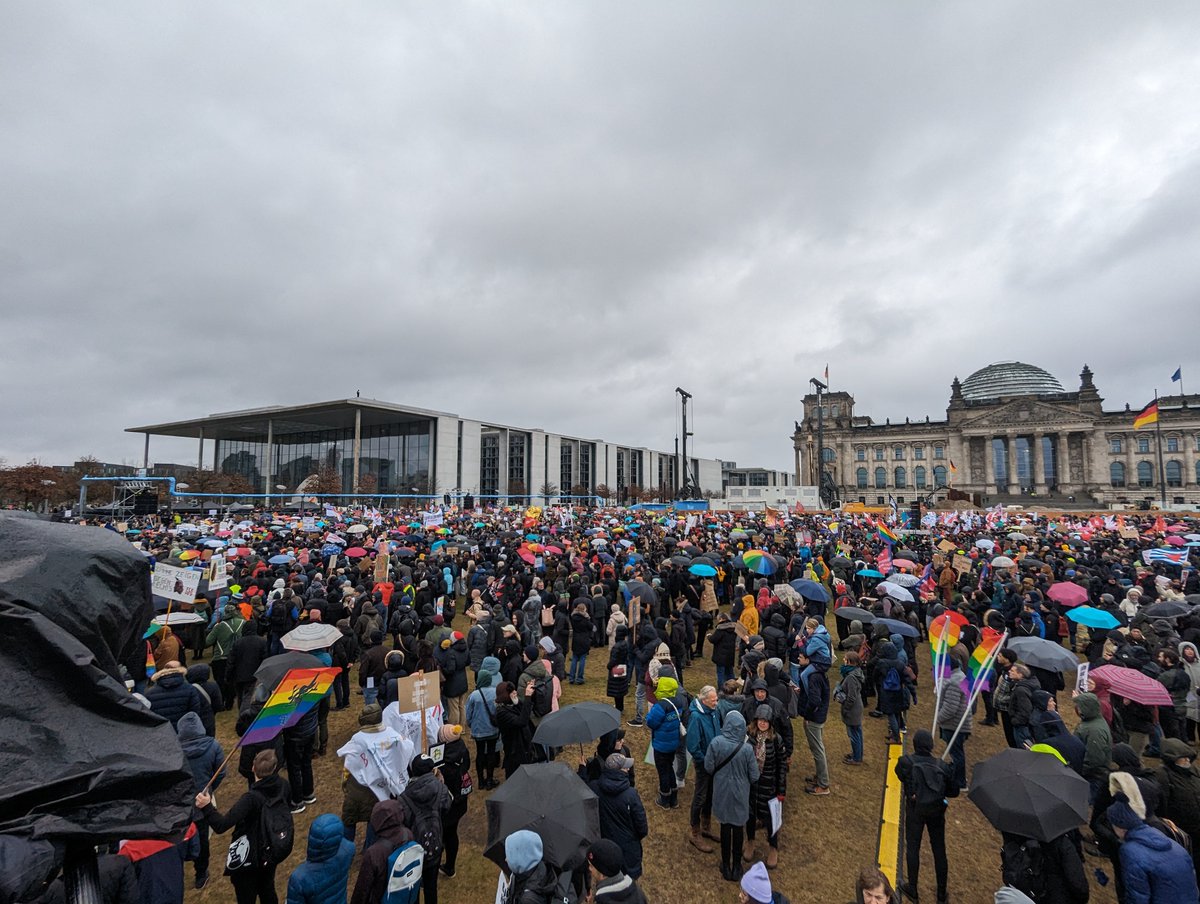 Vulniir's tweet photo. This was quite an experience. #WirSindDieBrandmauer https://t.co/b73wtnikOu
