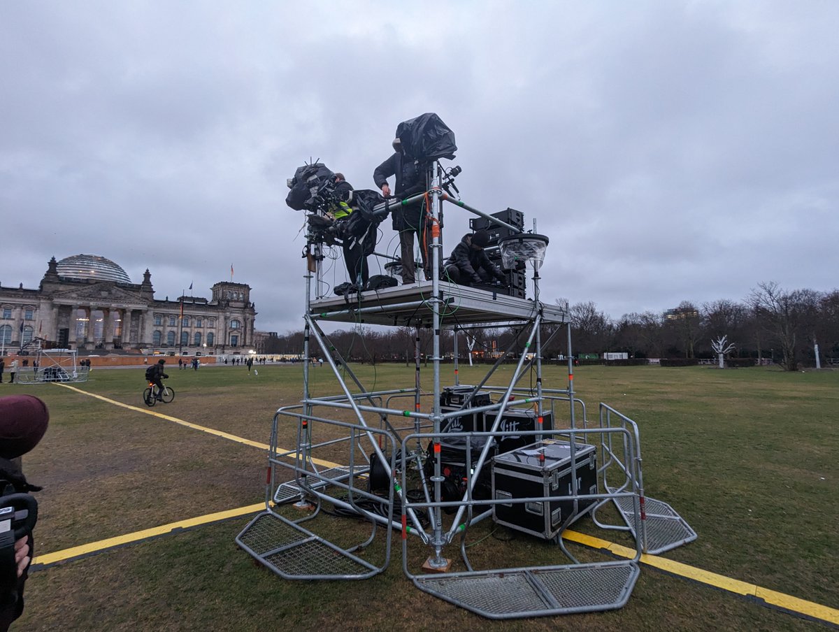 Vulniir's tweet photo. This was quite an experience. #WirSindDieBrandmauer https://t.co/b73wtnikOu