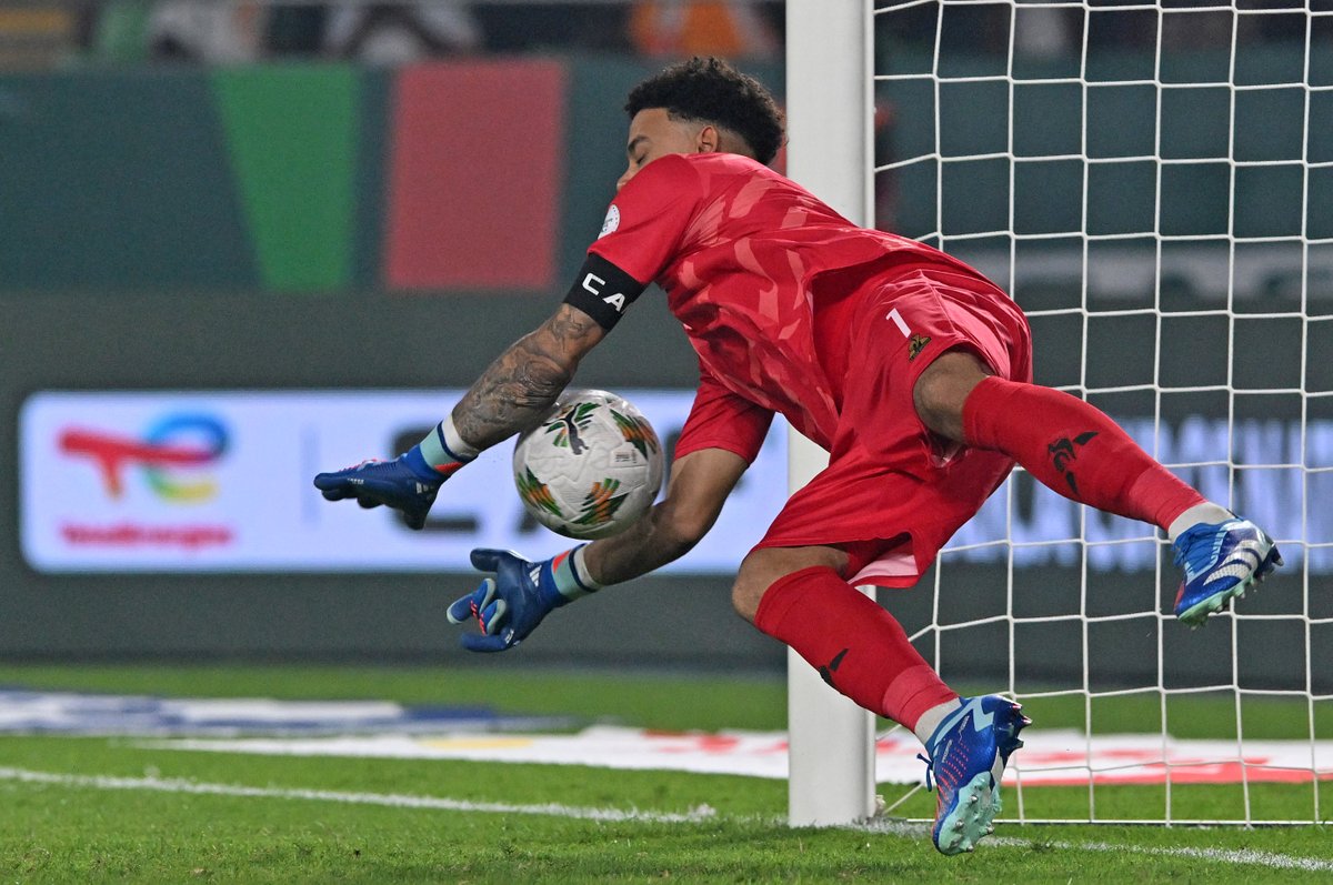CAF_Online's tweet photo. Because saving one penalty is too mainstream. 😅🇿🇦
#TotalEnergiesAFCON2023 https://t.co/rygFLQ8vQ0