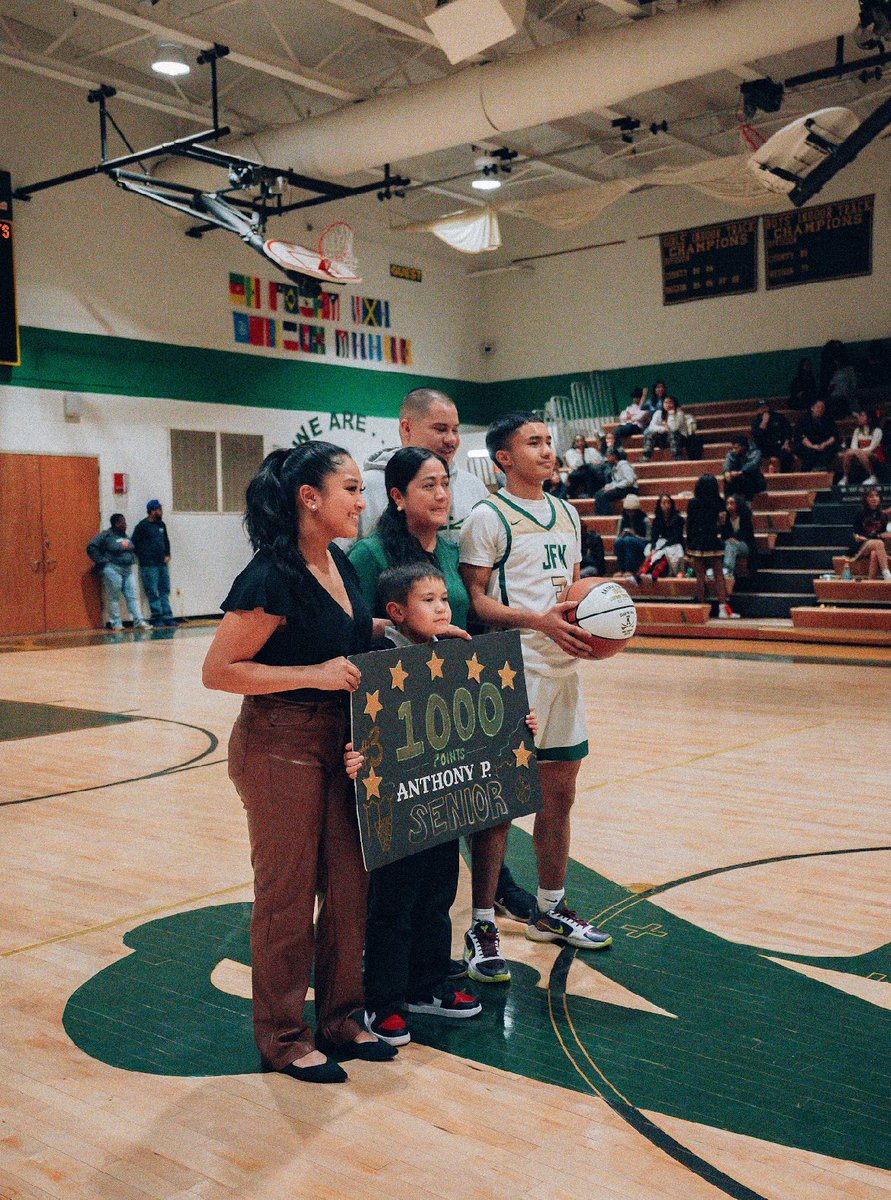 JFK_Hoops's tweet photo. Congratulations to JFK ‘24 PG Anthony Pineda for scoring his 1,000th career point vs Wheaton last night!  This is an incredible achievement, by an incredible young man.  Congrats!! #JFK🔰@AntPinedaa https://t.co/ZshF8gsdHX