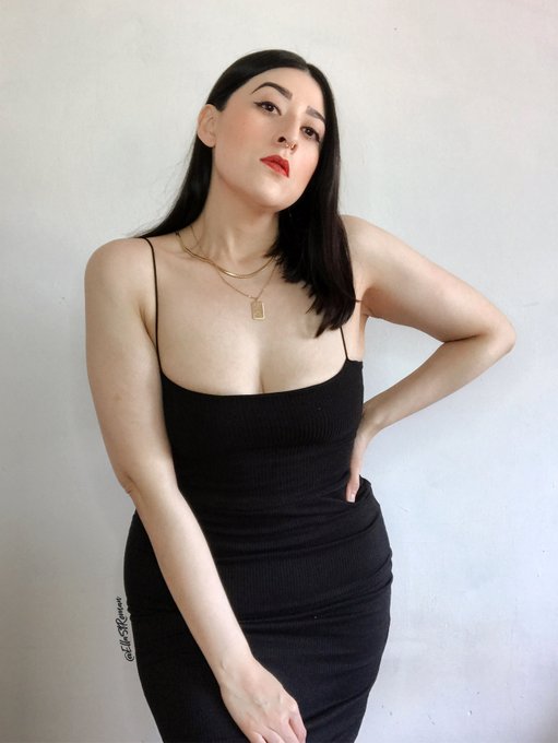 &iquest;C&oacute;mo va su s&aacute;bado? 🖤😊 https://t.co/ulUX11aOD6