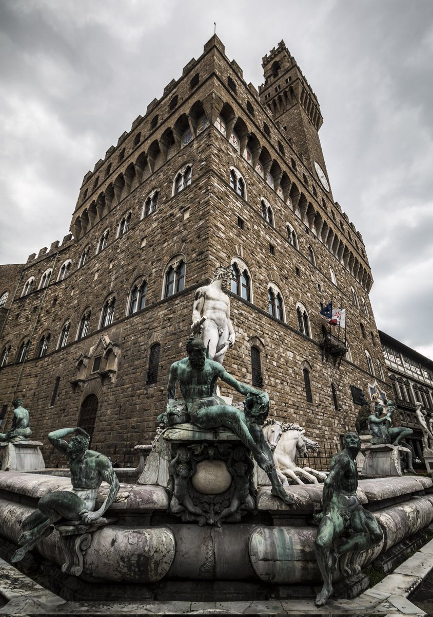 𝐄𝐭𝐞𝐫𝐧𝐚𝐥 𝐬𝐲𝐦𝐛𝐨𝐥 𝐨𝐟 𝐌𝐞𝐝𝐢𝐜𝐢 𝐢𝐧𝐟𝐥𝐮𝐞𝐧𝐜𝐞. Palazzo Vecchio Piazza della Signoria, Firenze // 🇮🇹 ♡