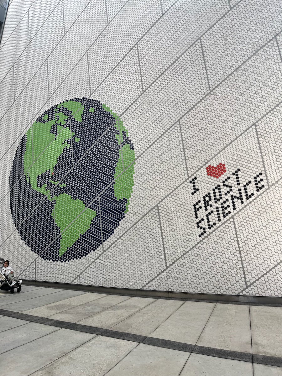 Ogilbert's tweet image. Today was a day full of exploration, the vibrant outdoor knight plaza all designed to ignite curiosity and inspire a love of science. The Family Fun Festival provided an incredible opportunity to immerse yourself in the wonders of science.