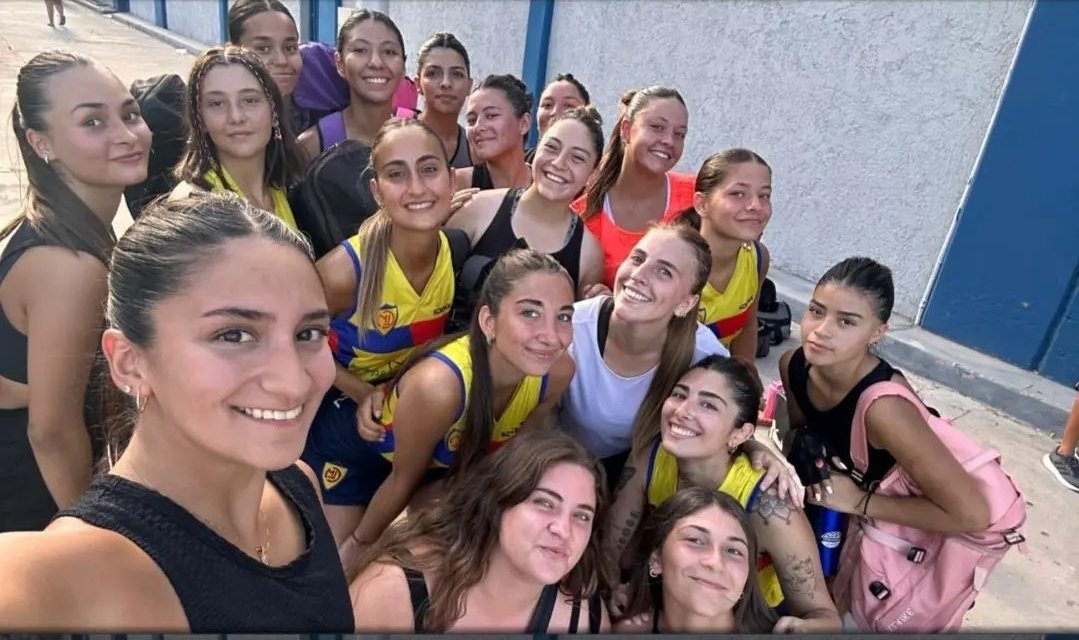 Pre Vendimia. Primero aaaadentrooo para las canarias. Fue 3 a 0 ante Bco. Mendoza D. 🏑🏑🏑