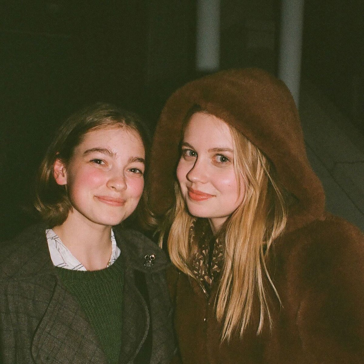 AngourieRBrasil's tweet photo. “Post de apreciação da Kalliope Rice ❤️

E também, muito obrigada @tylerjosephellis por tirar essa foto, somos ambas muito fãs. Sério.”

📸 Angourie Rice via Instagram. https://t.co/ko6egAqgxA