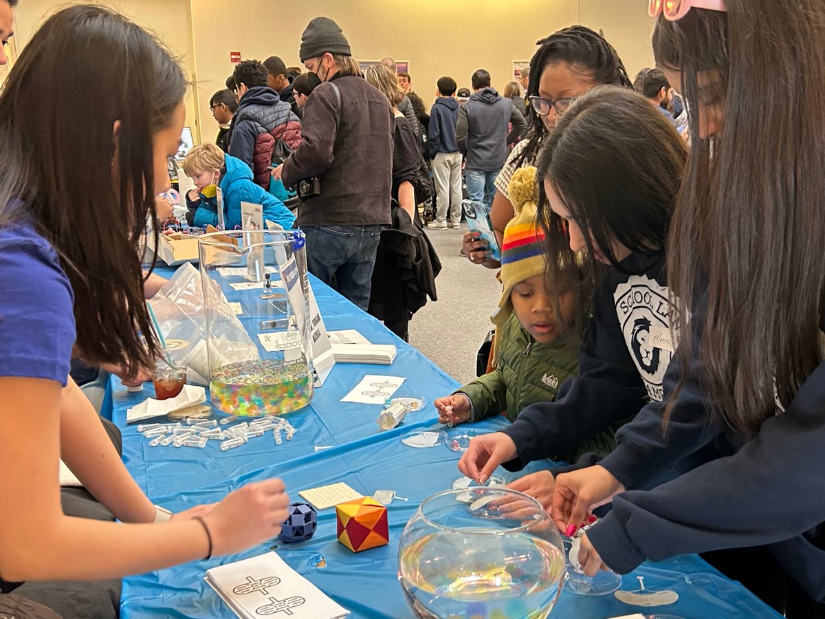 Another fantastic year at #PhillyMaterialsDay!🥰 Our demo showcased the use of Kirigami grippers to handle soft and slippery hydrogel beads @ShuYangPenn @YindingChi @YaoyeHong @MSEatPenn