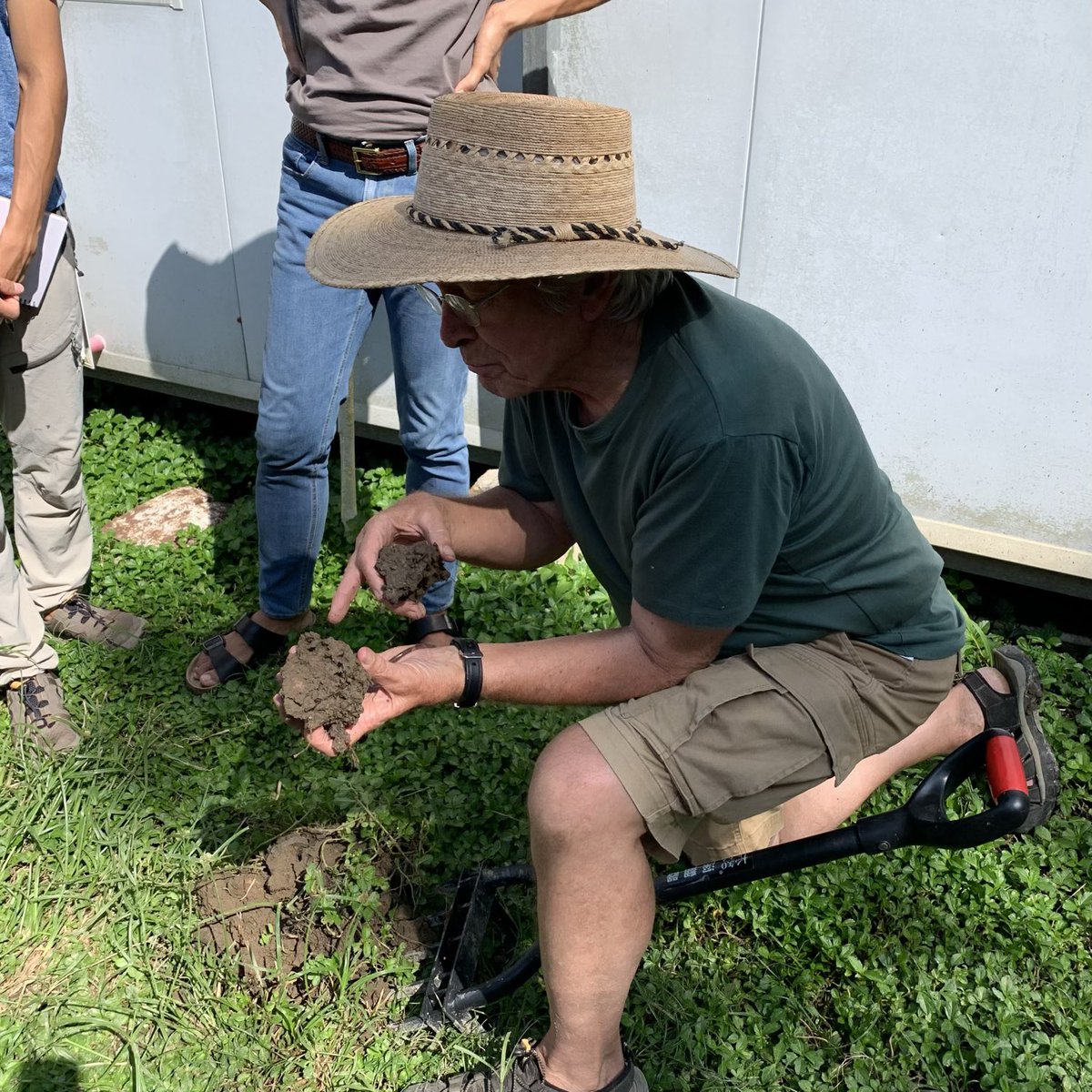 BrightBirdBio's tweet image. 100年

今個星期在瑞士哥德館就會開始每年一次的農業大會 (Agriculture Conference) ，而今年比較特別，因為是 biodynamic 的100週年。一切的開始就是Rudolf Steiner 在1924年在 Koberwitz 做了八堂有關農業的演講 (GA327) 。

brightbirdbio.com/?p=3383