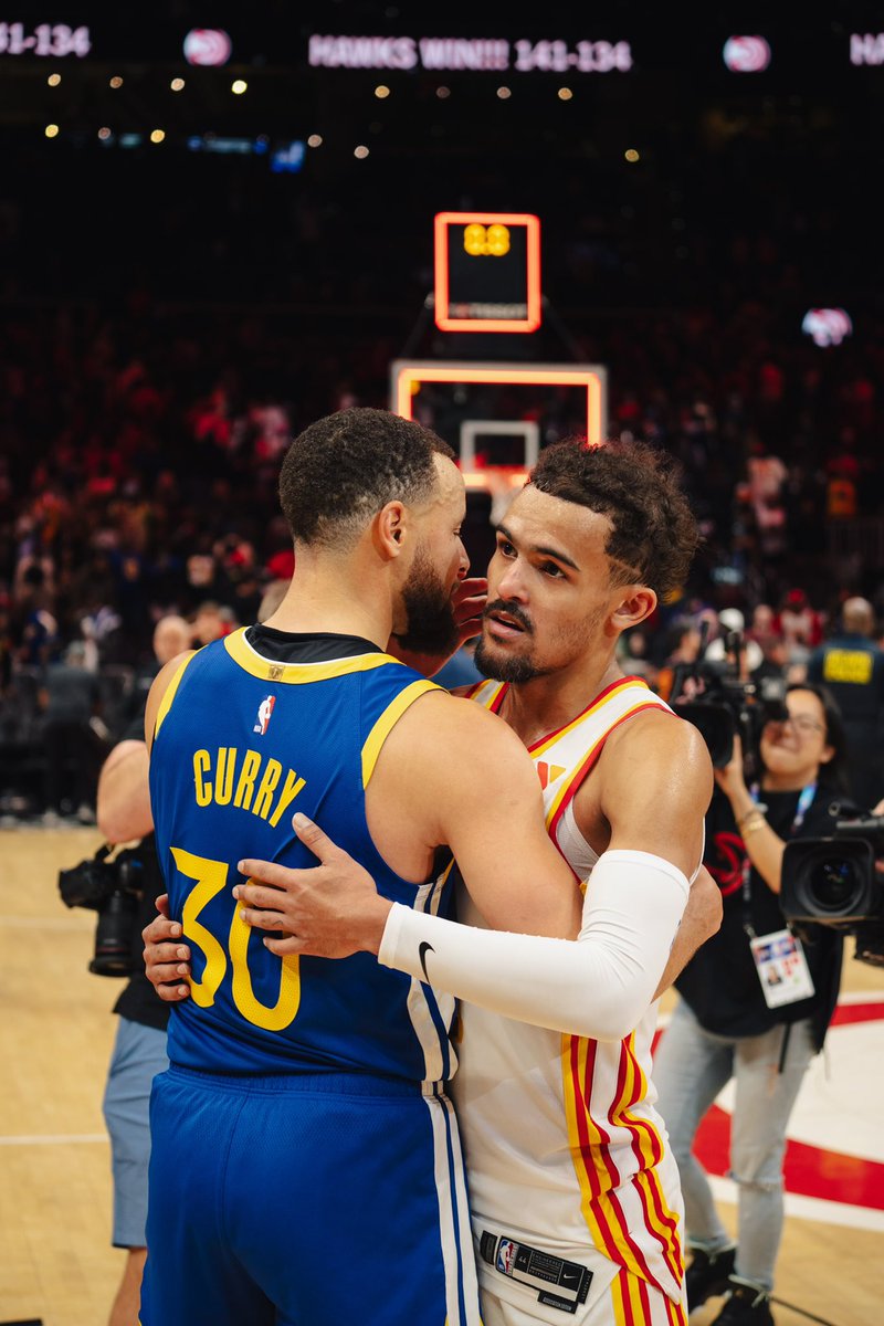 TheTraeYoung's tweet photo. #WeMove https://t.co/t9xys4WtAw