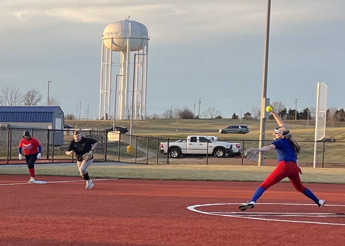 mercerladytitan's tweet photo. What a beautiful 2 days we have had outside with our Lady Titans 🥎! We love this time we can get out on our field to practice before tryouts. WE’RE COMING!#Sowhatnextpitch #outworkouthustleoutlast #werecoming https://t.co/NyyAEwZ9XZ