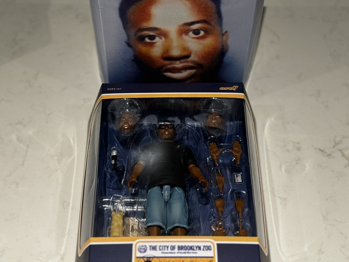 S A R A H D O P E 🦇 tweet media