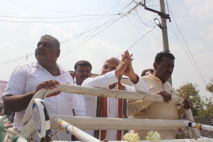 S_PrakashPatil's tweet photo. ಸೇಡಂ ತಾಲೂಕಿನ ಬಿಜನಳ್ಳಿ ಗ್ರಾಮದಲ್ಲಿ ಆಯೋಜಿಸಿದ ಅಭಿನಂದನಾ ಸಮಾರಂಭದಲ್ಲಿ ಭಾಗವಹಿಸಿದೆ.

12 ನೇ ಶತಮಾನದ ಶರಣ ಹರಳಯ್ಯ ದಂಪತಿಗಳ ಐತಿಹಾಸಿಕ ಹಿನ್ನೆಲೆಯುಳ್ಳ ಗ್ರಾಮವಾದ ಬಿಜನಳ್ಳಿಯ ಕಾಂಗ್ರೆಸ್ ಕಾರ್ಯಕರ್ತರು, ಅಭಿಮಾನಿಗಳು ತೋರಿದ ಪ್ರೀತಿ ಅಭಿಮಾನಕ್ಕೆ ನಾನು ಸದಾ ಚಿರಋಣಿಯಾಗಿರುತ್ತೇನೆ.

ಈ ಸಮಾರಂಭದಲ್ಲಿ ಗ್ರಾಮಸ್ಥರು, ಕಾಂಗ್ರೆಸ್ ಪಕ್ಷದ ಮುಖಂಡರು, ಕಾರ್ಯಕರ್ತರು, ಅಭಿಮಾನಿಗಳು ಸೇರಿದಂತೆ ಹಲವರು ಉಪಸ್ಥಿತರಿದ್ದರು.

#SharanPrakashPatil #Sedam