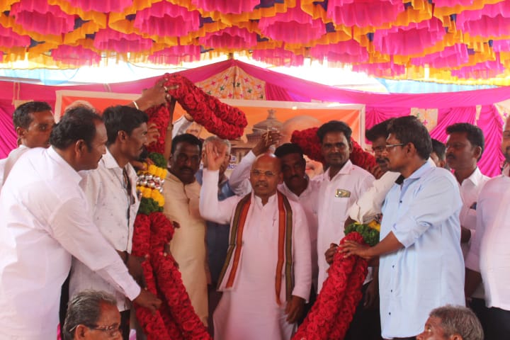 S_PrakashPatil's tweet photo. ಸೇಡಂ ತಾಲೂಕಿನ ಬಿಜನಳ್ಳಿ ಗ್ರಾಮದಲ್ಲಿ ಆಯೋಜಿಸಿದ ಅಭಿನಂದನಾ ಸಮಾರಂಭದಲ್ಲಿ ಭಾಗವಹಿಸಿದೆ.

12 ನೇ ಶತಮಾನದ ಶರಣ ಹರಳಯ್ಯ ದಂಪತಿಗಳ ಐತಿಹಾಸಿಕ ಹಿನ್ನೆಲೆಯುಳ್ಳ ಗ್ರಾಮವಾದ ಬಿಜನಳ್ಳಿಯ ಕಾಂಗ್ರೆಸ್ ಕಾರ್ಯಕರ್ತರು, ಅಭಿಮಾನಿಗಳು ತೋರಿದ ಪ್ರೀತಿ ಅಭಿಮಾನಕ್ಕೆ ನಾನು ಸದಾ ಚಿರಋಣಿಯಾಗಿರುತ್ತೇನೆ.

ಈ ಸಮಾರಂಭದಲ್ಲಿ ಗ್ರಾಮಸ್ಥರು, ಕಾಂಗ್ರೆಸ್ ಪಕ್ಷದ ಮುಖಂಡರು, ಕಾರ್ಯಕರ್ತರು, ಅಭಿಮಾನಿಗಳು ಸೇರಿದಂತೆ ಹಲವರು ಉಪಸ್ಥಿತರಿದ್ದರು.

#SharanPrakashPatil #Sedam