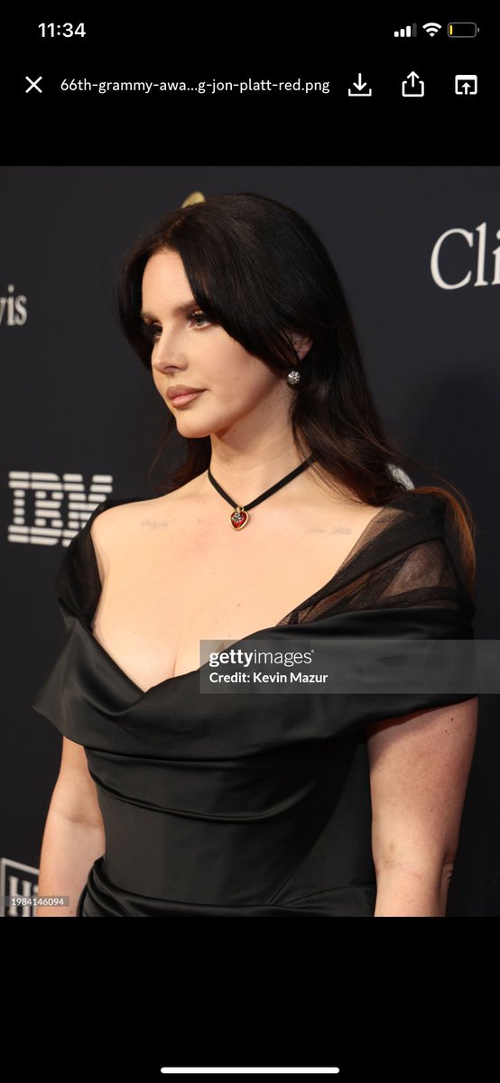 honeymounz's tweet photo. Lana Del Rey tonight at Clive Davis’ Grammy Gala… SHE SLAYED https://t.co/GQhgrOxLRB