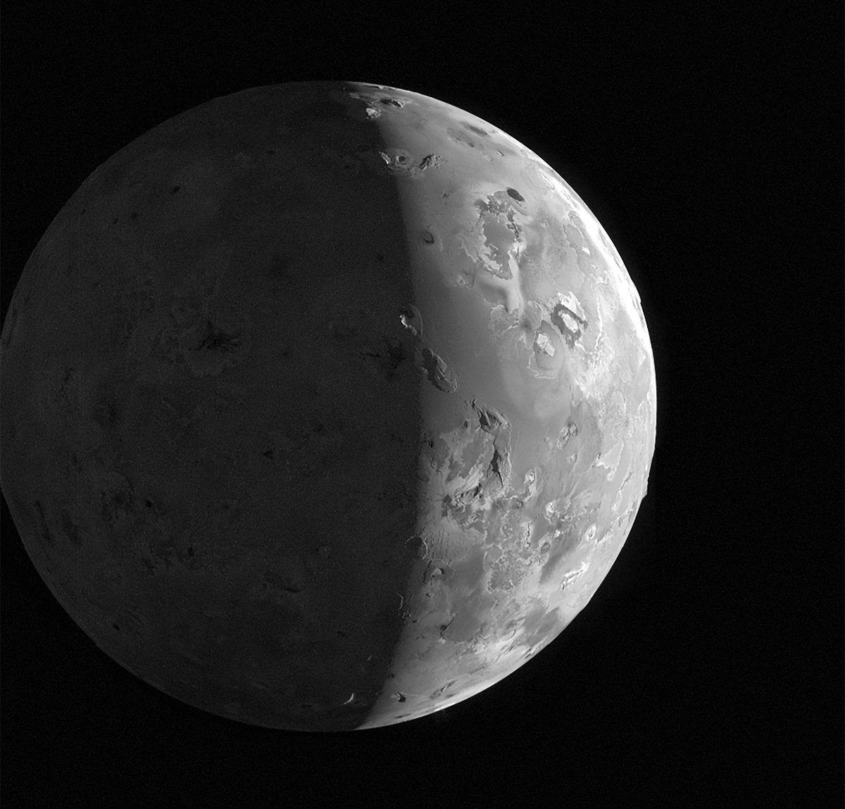 astro_jaz's tweet image. WE HAVE THE FIRST IMAGE OF IO FROM JUNO’S FLYBY TODAY!!!