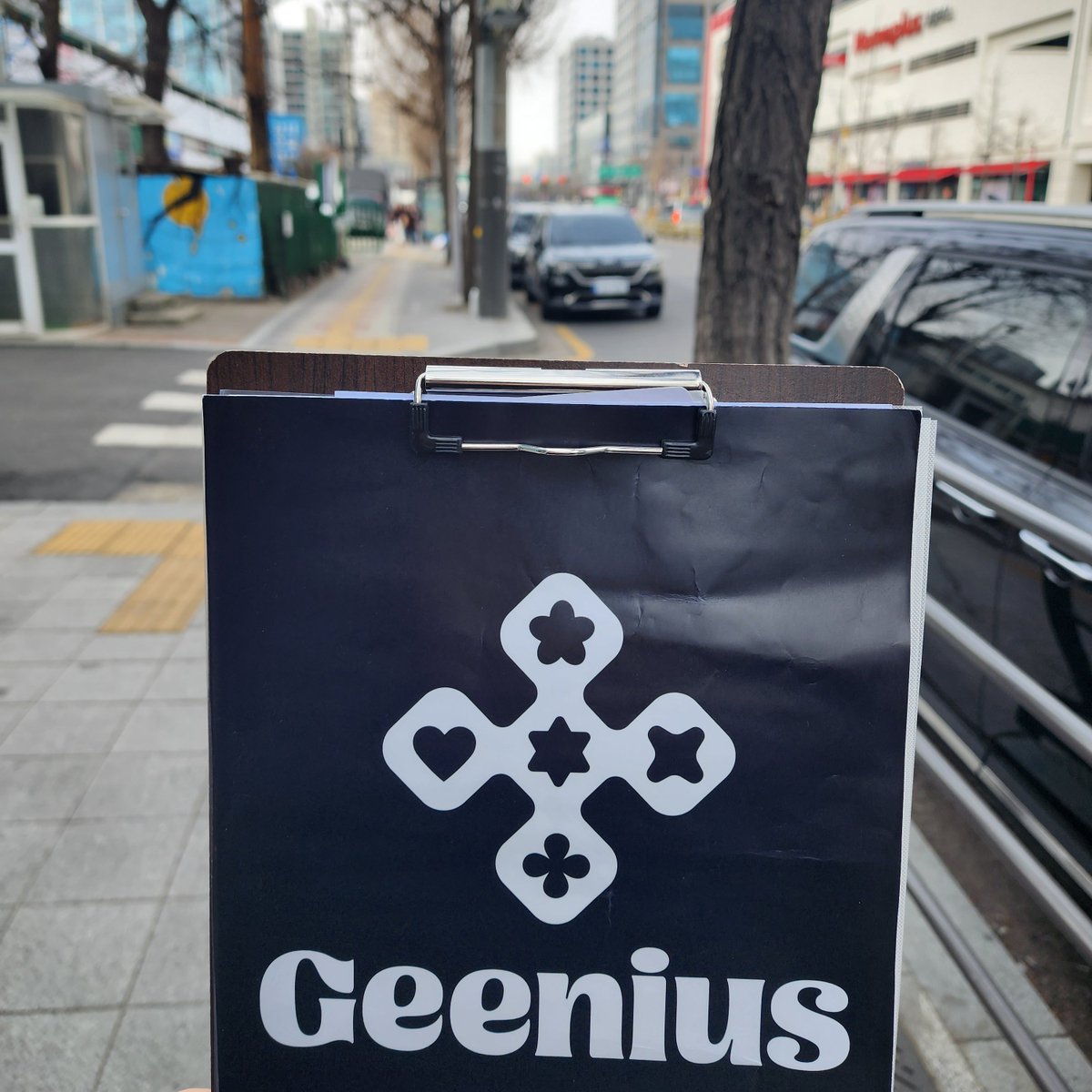 📍SBS 인기가요 생방송 지니어스 인원체크 장소 안내 

참여 명단에 포함된 분들은 해당 장소 앞으로 인원 체크 시간에 전에 번호대로 대기 부탁드립니다! 감사합니다.