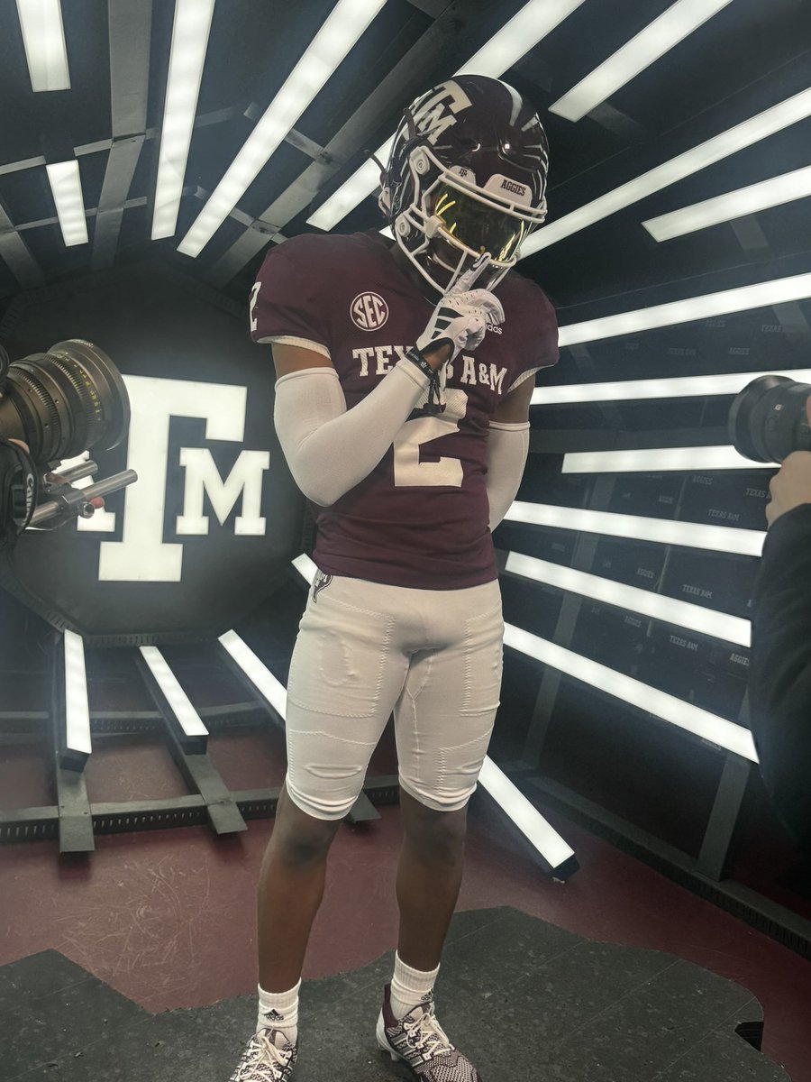 Had a GREAT time in College Station today! I’ll definitely be back soon! #GigEm <a href="/CoachMikeElko/">Coach Mike Elko</a> <a href="/CoachBateman/">Jay Bateman</a> <a href="/CoachJPeterson/">Jordan Peterson</a>