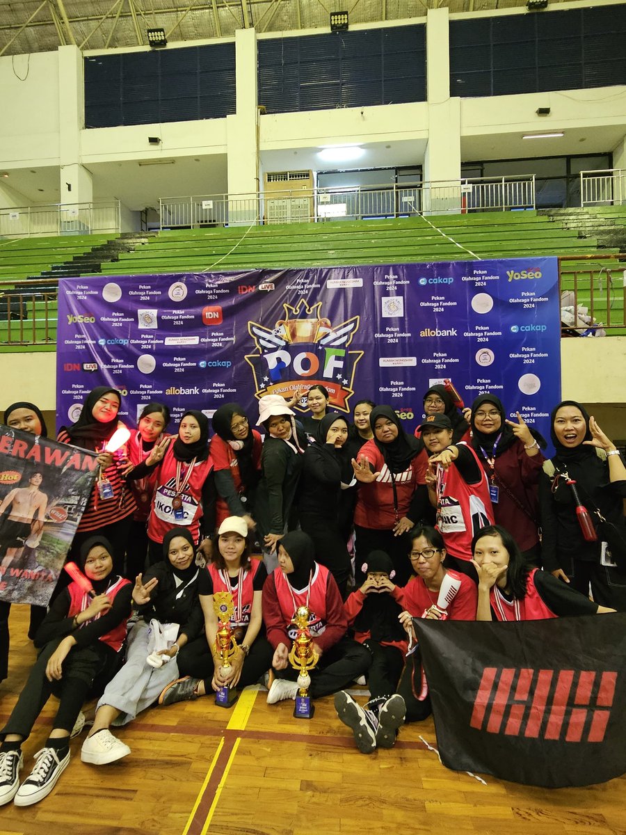 hnhanifff's tweet photo. Ini nih my Fandom yg paling keren huhuuuuuuu yg isinya cuman seratus itu mana introvert juga wkwk sayang kaliannnn

#iKON #ikonic #POF2024_Jkt #pofFlop #FSAC #Pof https://t.co/ssZU3S81EU