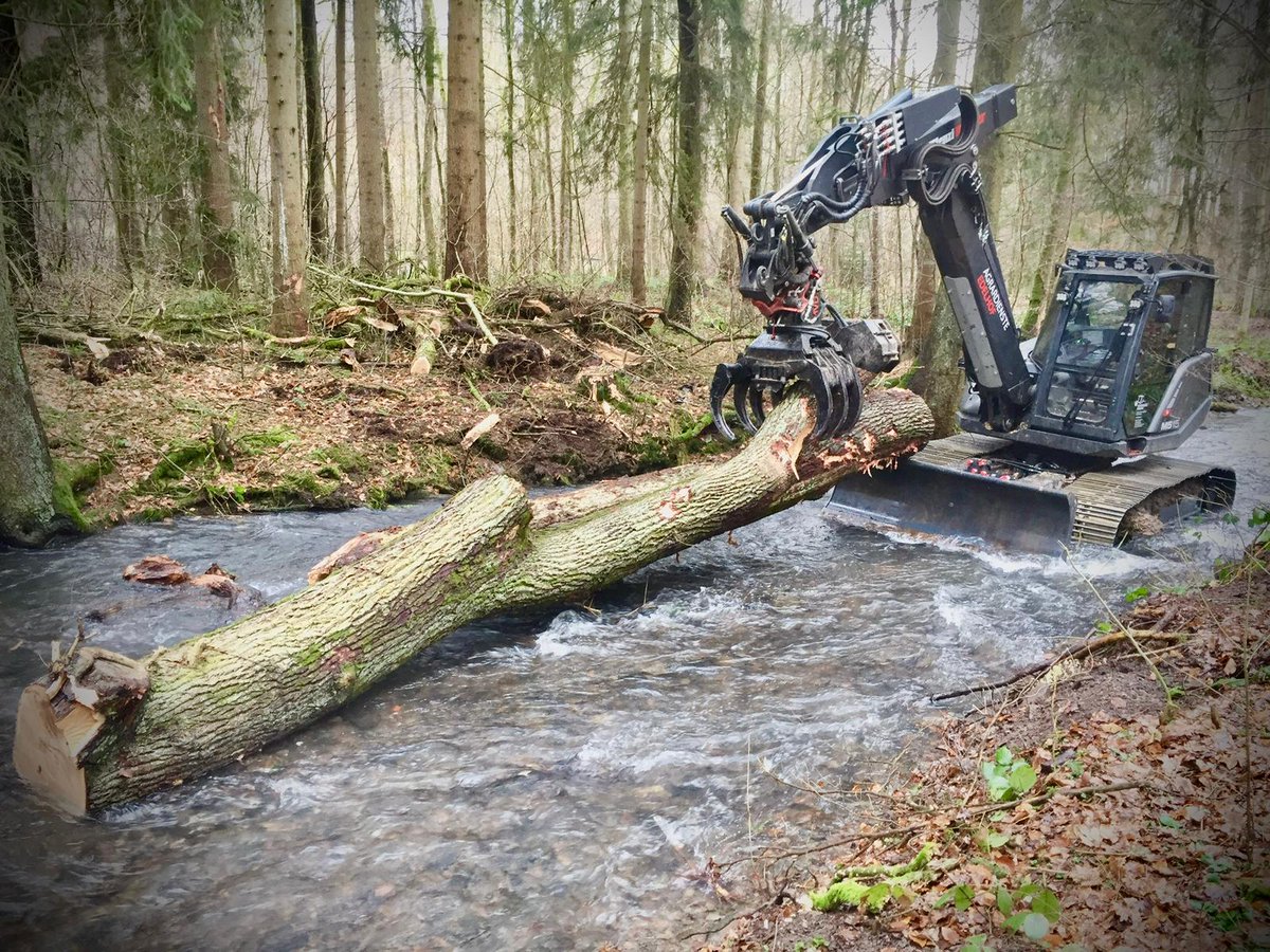 profiMagazin's tweet photo. Zu sehen ist der #Menzi Master M515 von Agrardienste Edelhof. https://t.co/dZt2Qj4gKD