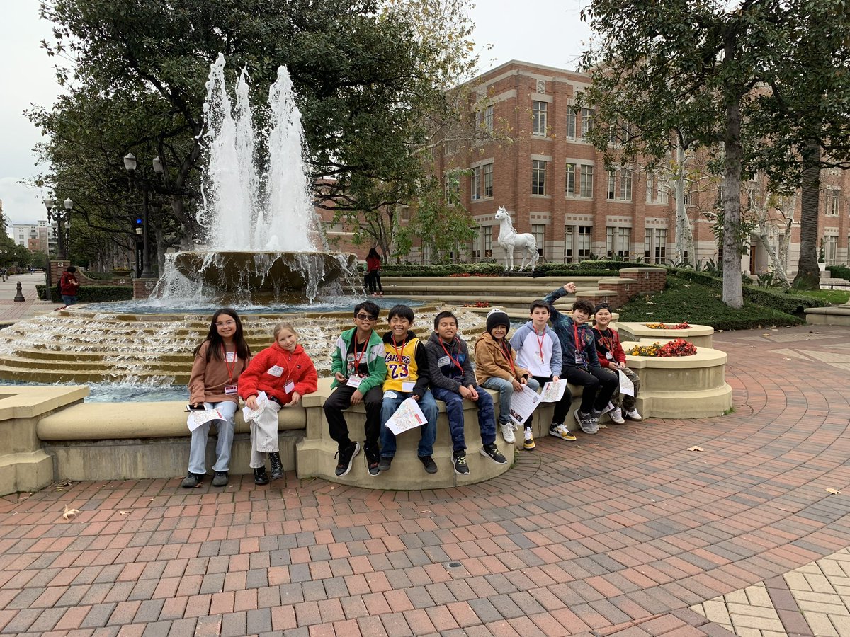Had a wonderful time exploring @USC's vibrant campus today. From iconic landmarks to hidden gems, the scavenger hunt added an extra thrill. Thank you for the opportunity and Fight On! #LAUSDCulturalArtsPassport @Monlux_Elem @LASchoolsNorth @MsDamonte