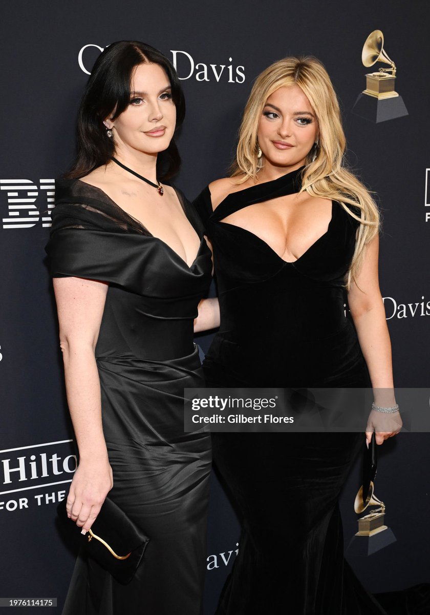 BlesusC62091's tweet photo. Mother Lana Ariived in Pre-Grammy Gala #LanaDelRey #GRAMMYs #OceanBlvd #DidyouknowthattheresatunnelunderOceanBlvd #BestAlternativeAlbum #AOTY #SOTY https://t.co/2jeZUfYIbY