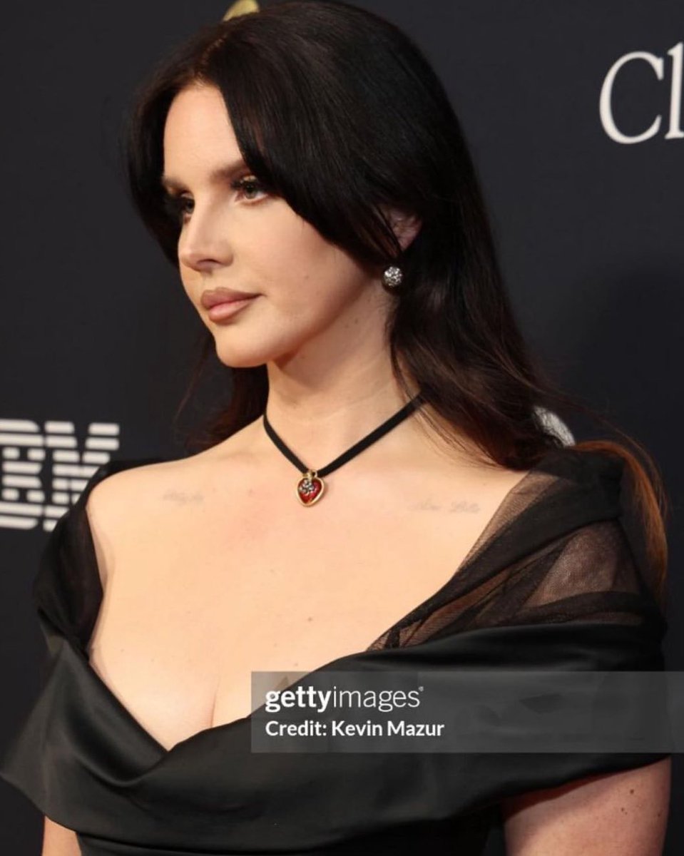 BlesusC62091's tweet photo. Mother Lana Ariived in Pre-Grammy Gala #LanaDelRey #GRAMMYs #OceanBlvd #DidyouknowthattheresatunnelunderOceanBlvd #BestAlternativeAlbum #AOTY #SOTY https://t.co/2jeZUfYIbY