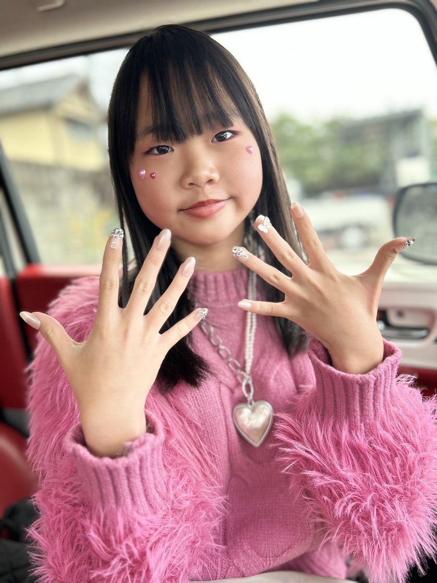 かのんお出かけ中🤗
車の中で🚗一枚❤️

#かのん
#12歳
#js6
#休日
#お出かけ