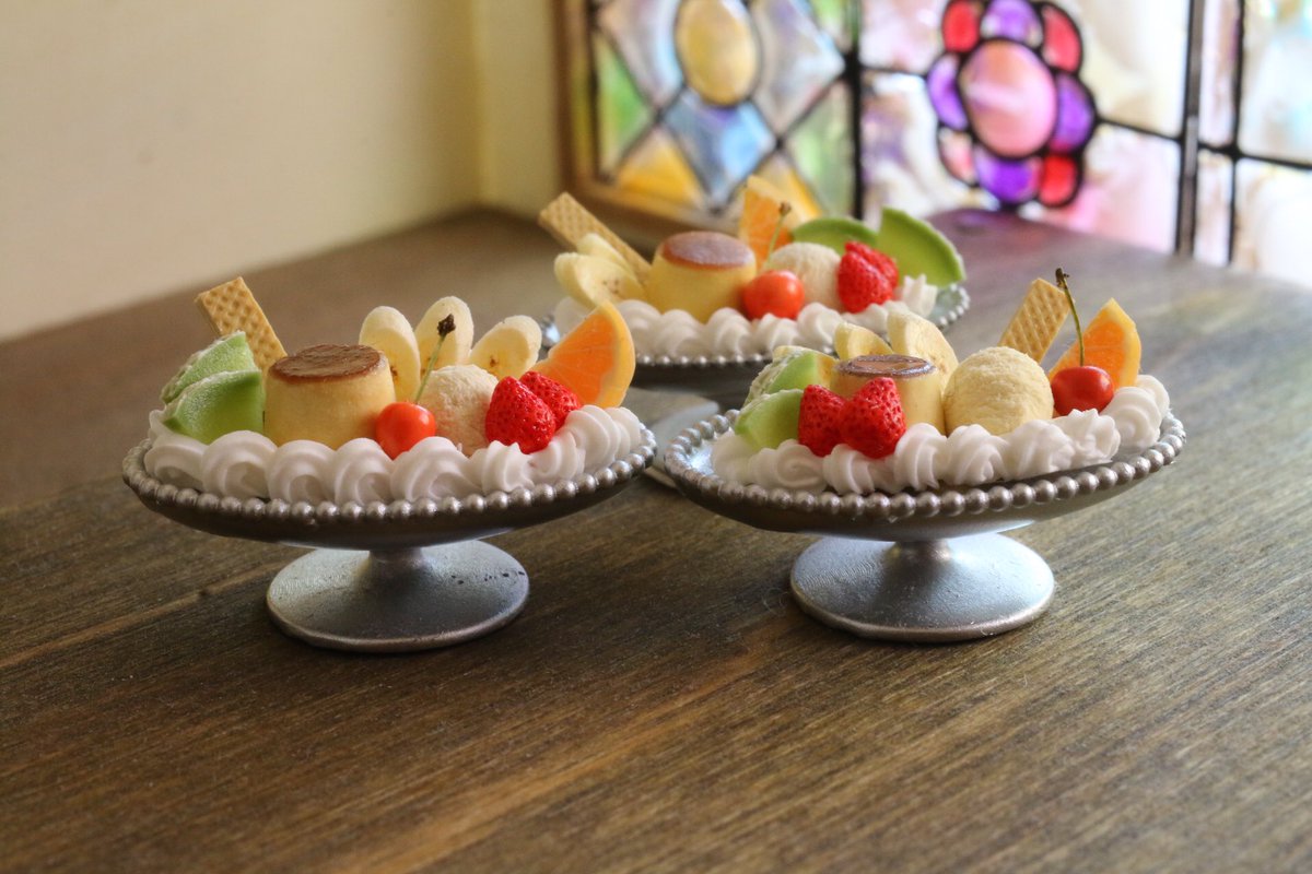 buhincafe's tweet photo. nunu's houseミニチュア教室の課題

プリンアラモードがやっと完成🍮

なんの捻りもないんですが、個々のパーツをなん度も作り直しました🍓🍒🍊🍈

#ミニチュア https://t.co/IkGeeVB8r5