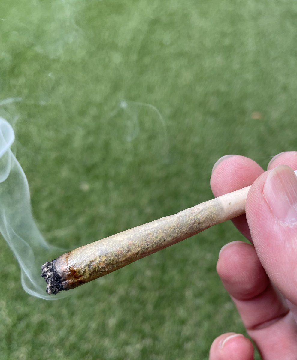 kazunyo11's tweet photo. のんびりい氣ましょう🔥🚬
慌てず急がず💨💨💨 https://t.co/KZePJRls1N