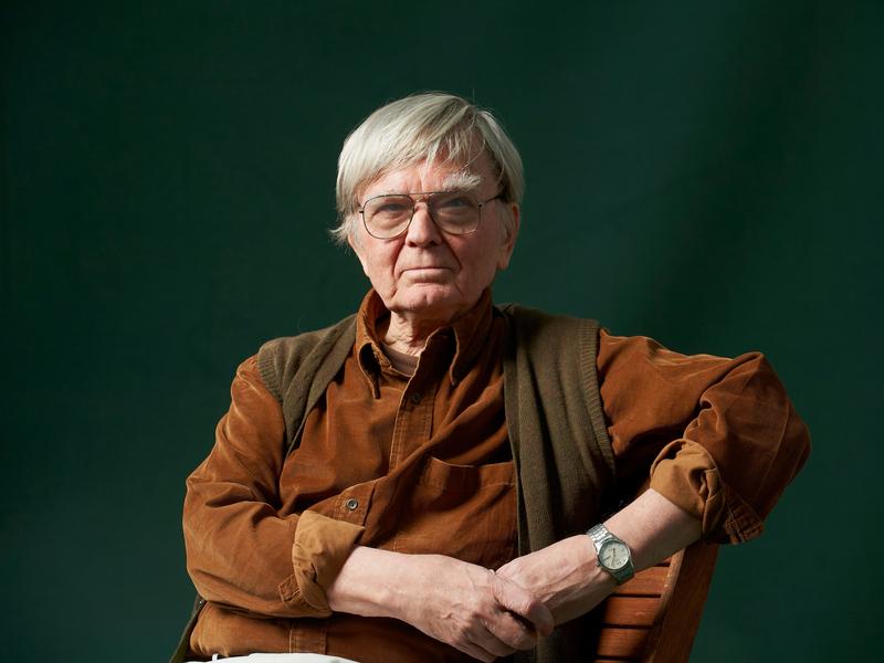 NathanFrancis__'s tweet photo. "We need myths to get by. We need story; otherwise the tremendous randomness of experience overwhelms us. Story is what penetrates."
✒️ American novelist and scholar #RobertCoover is 92 today. #Literature #Writing https://t.co/Jdz8b2syTX