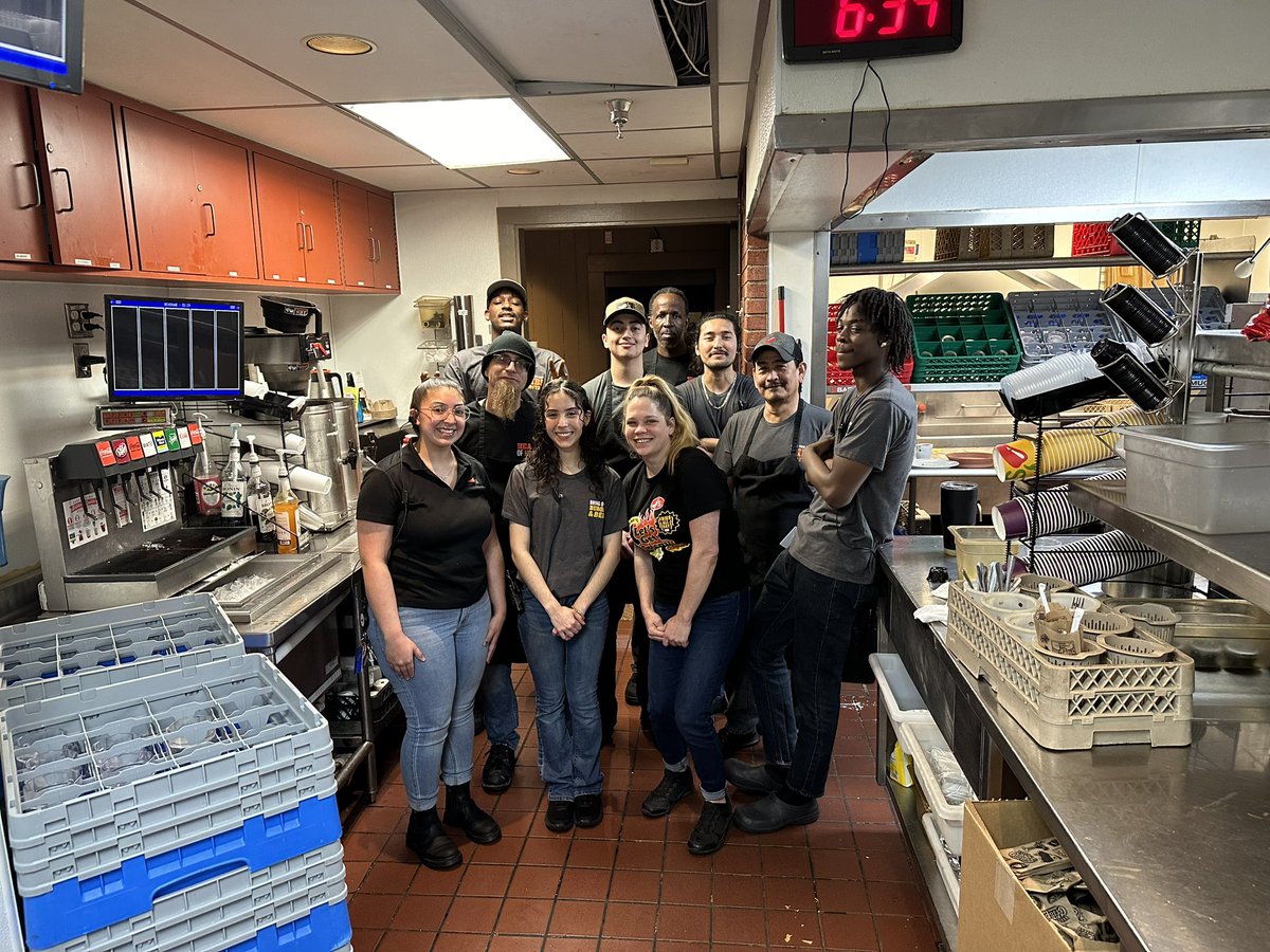 These guys are just part of the reason Stemmons is rocking it as #1 in guest metrics for the Weeks area.  79% food great, 85% server attentive, 2.6% GWAP, and 5.9% Togo missing items!  So proud of our team!!!! #chilislove #chilisgrow