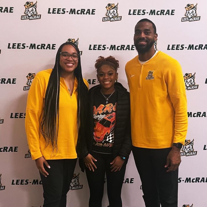 After an amazing visit today, I am extremely blessed to receive an offer from Lees McRae College! Thank you @CoachLeeLMC and @coachbritlmc_ for believing in me‼️
<a href="/LeesMcRaeWBB/">Lees-McRae W. BBall</a> <a href="/HPCAGirlsBBall/">HPCA Girls Basketball</a> <a href="/Bdrew_15/">BRITTANY DREW</a> <a href="/coachmayooo/">Aaron Mayo</a>