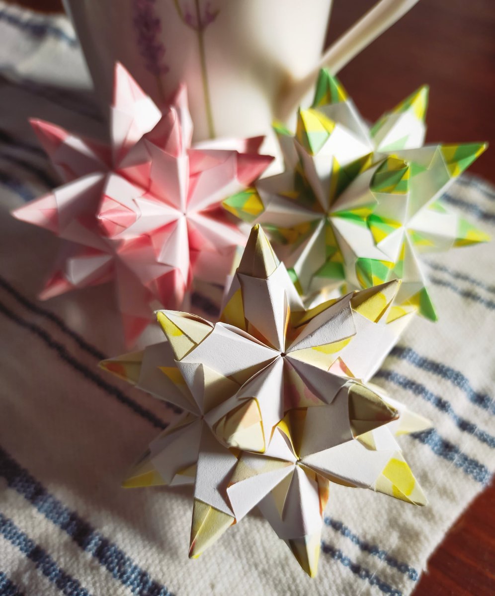 children4nin's tweet photo. お茶のお供に折り紙を🌟
#折り紙 #origami #bascetta #bascettastar #ユニット折り紙 #modularorigami https://t.co/x6RTp2X0hf