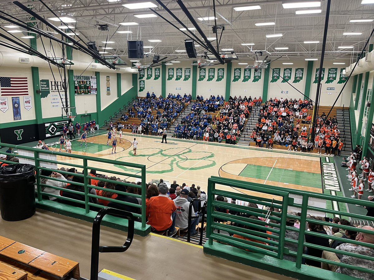 janie_ulmer's tweet photo. Great 🏀 atmosphere in Yorktown tonight!!Thank you @YHSAthletics for hosting! @IHSAA1 #HoosierHysteria #jaycounty #hamiltonheights https://t.co/ptbS0DKAeR