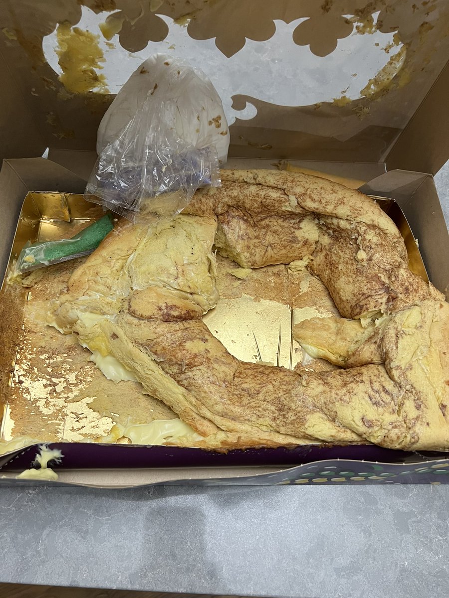 PSayevs's tweet photo. @gambinosbakery I BEG you to please stop using @FedEx @FedExHelp for deliveries. Our box was thrown upside down on our porch. And our Bavarian cream King Cake was destroyed. Really disheartening. https://t.co/JtRvOlV5wm