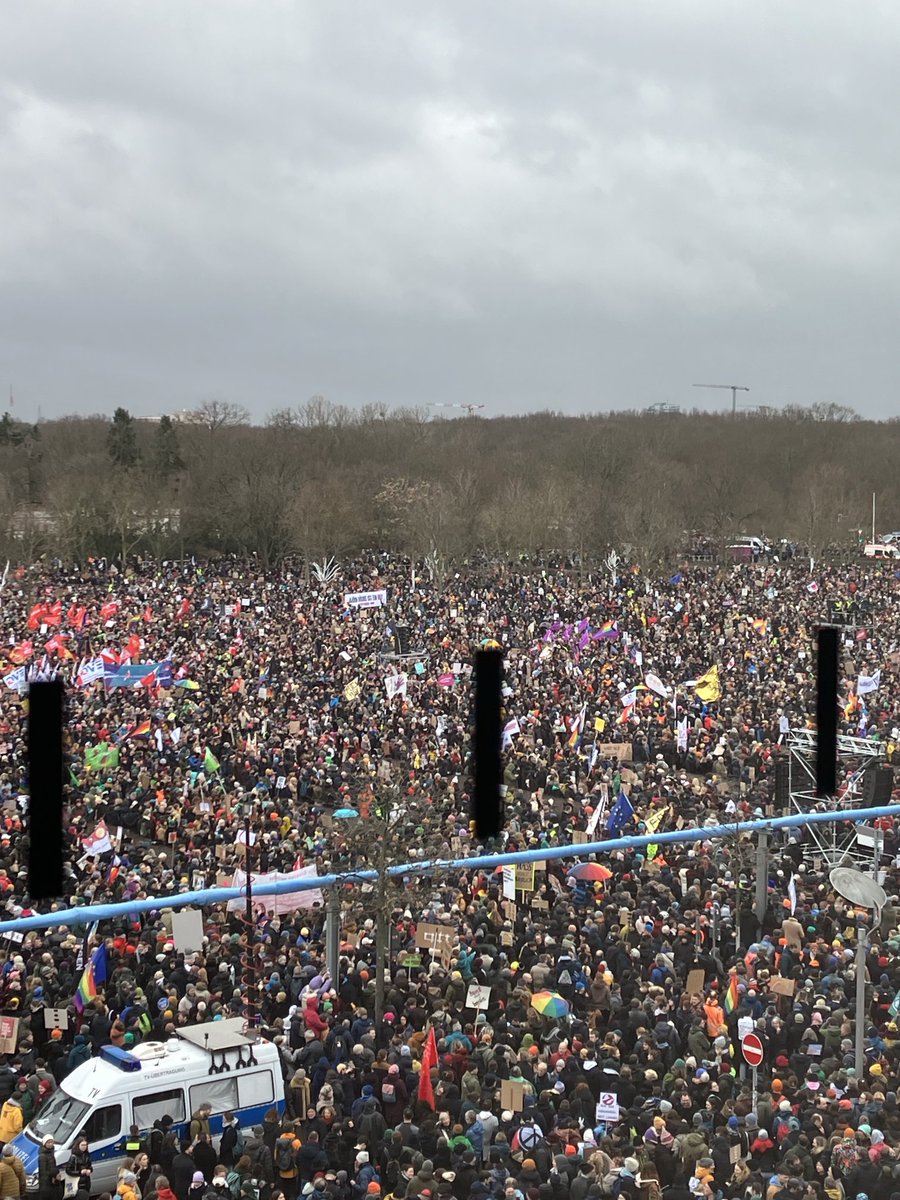 FDGO_Ultras's tweet photo. Danke an alle, die heute auf der Straße waren! Morgen gehts weiter gegen die Faschisten!
Wer nicht mit auf die Straße kann: auch hier auf X geht der Kampf weiter gegen die, die diese Demos verzweifelt versuchen zu diskreditieren! 👊🇩🇪😉
#b0302 #dd0302 #k0302 #N0302 #A0302 #noafd https://t.co/CXBBIlLE0q