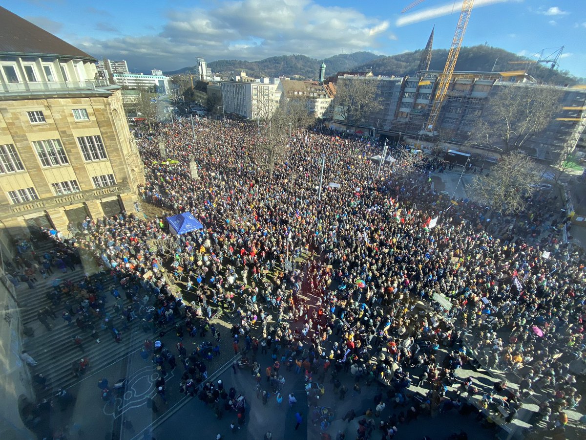 FDGO_Ultras's tweet photo. Danke an alle, die heute auf der Straße waren! Morgen gehts weiter gegen die Faschisten!
Wer nicht mit auf die Straße kann: auch hier auf X geht der Kampf weiter gegen die, die diese Demos verzweifelt versuchen zu diskreditieren! 👊🇩🇪😉
#b0302 #dd0302 #k0302 #N0302 #A0302 #noafd https://t.co/CXBBIlLE0q