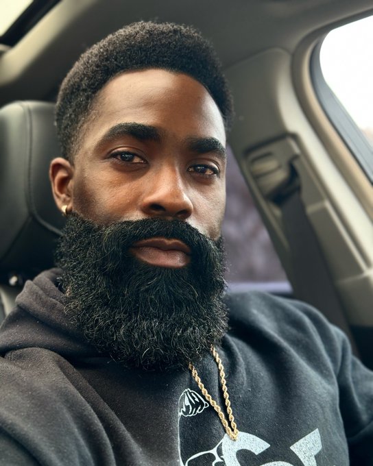 &ldquo;In my realm, I am Moore, Not black, not white, but art's allure. No boundaries here, just shades that<a href="/tag/artisticreality"class="tags"><span>#artisticreality</span></a>