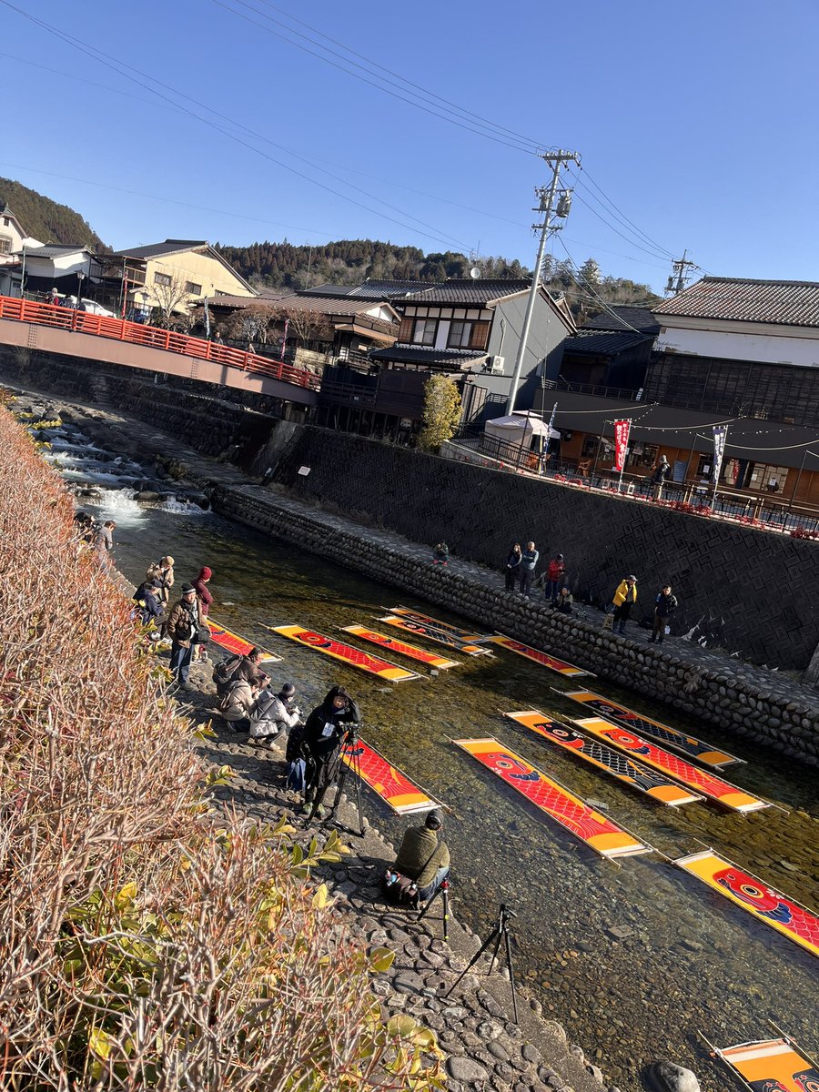 NotADimeAgain's tweet photo. #Kanzarashi washing performance of koinobori, carp streamers made of one of authentic Japanese dyeing ,”Gujo Honzome” in Gujo Hachiman during winter. #Gujo #Gifu #JapanWinter2024 https://t.co/kZyprp2DZT