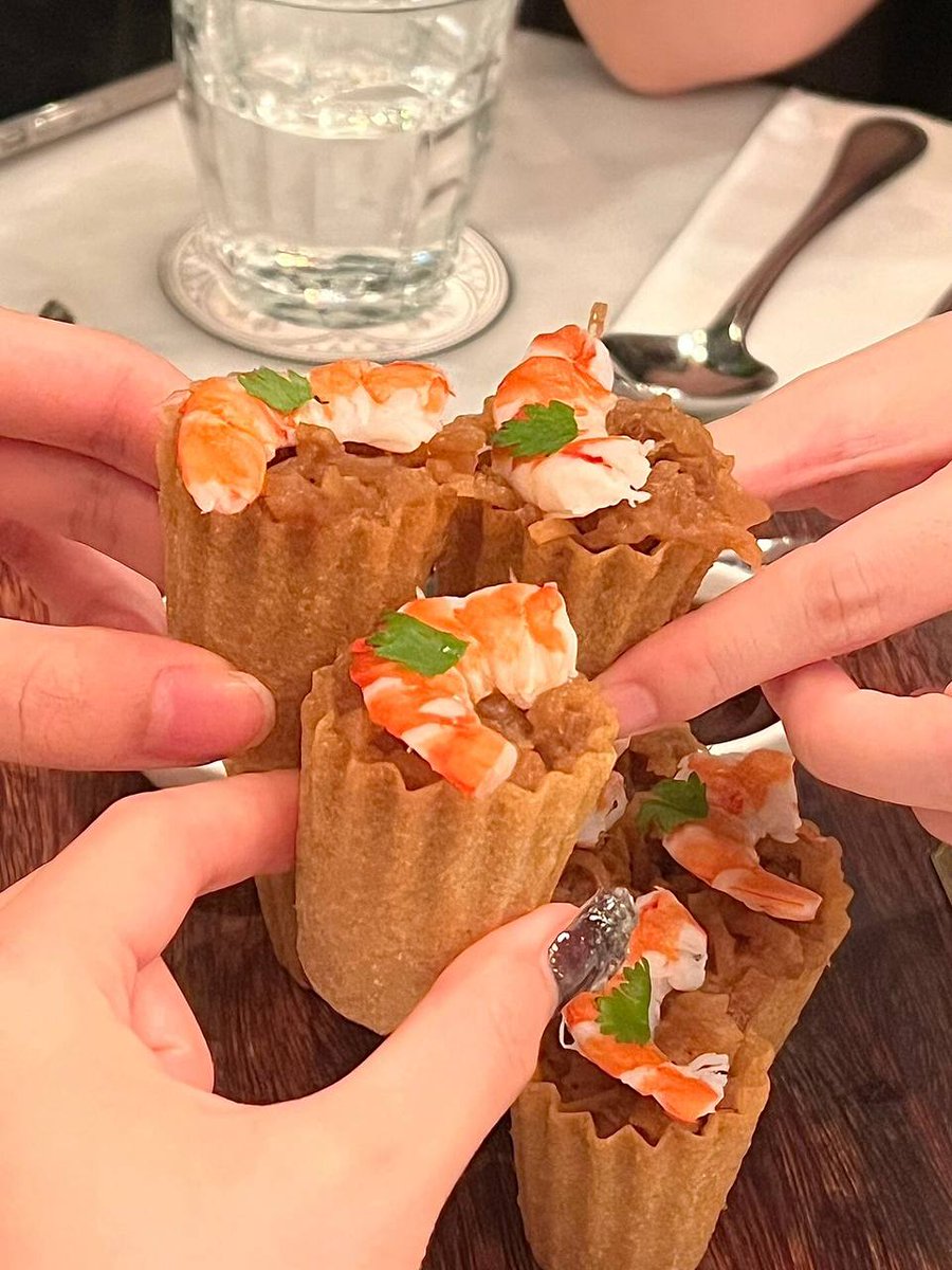 Keysahoki's tweet image. My sister booking the nice restaurant for us to relax on weekend. And take the photo of theirs foods it's all i been done 😆📷 😆