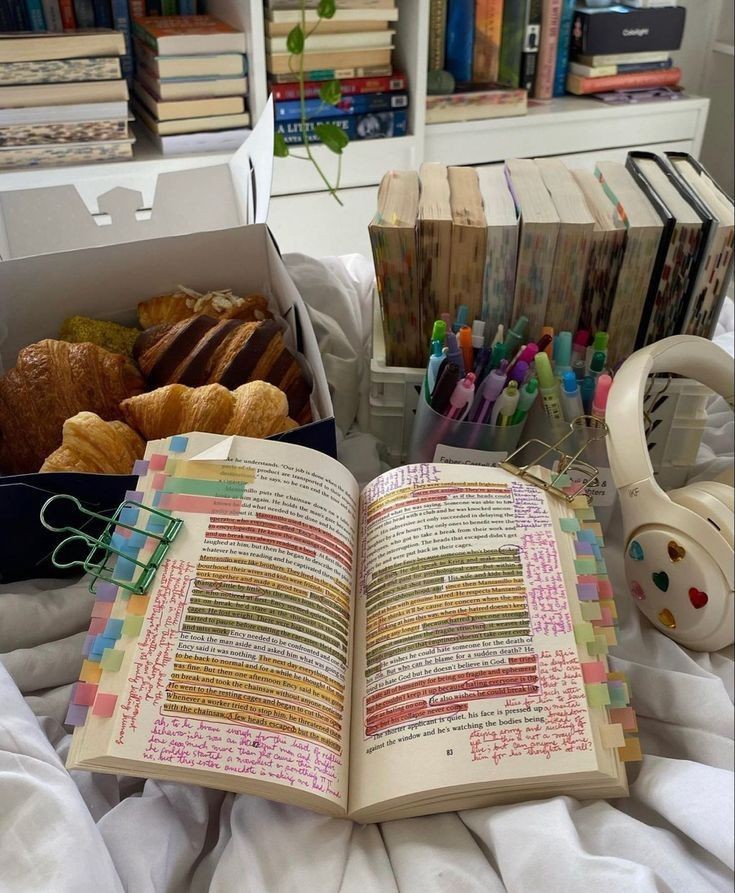 marko_came_back's tweet image. ТРЕД для людей, которые любят, когда книги выглядят вот так, и для тех, у кого есть вопросы, зачем мы их «портим»