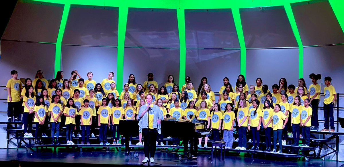 MrsSeddelmeyer's tweet photo. Great performance, 380 District Honor Choir! @LightFarmsElem https://t.co/7qvHpioVkn
