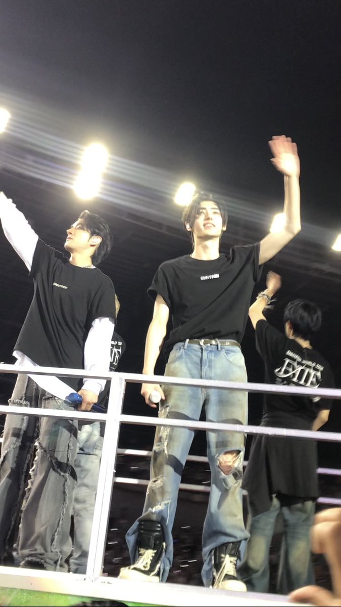 jsmpaleg's tweet photo. Seeing you feels surreal. Thank you, my seven for saving me for the nth time. https://t.co/igKs1bfjCx