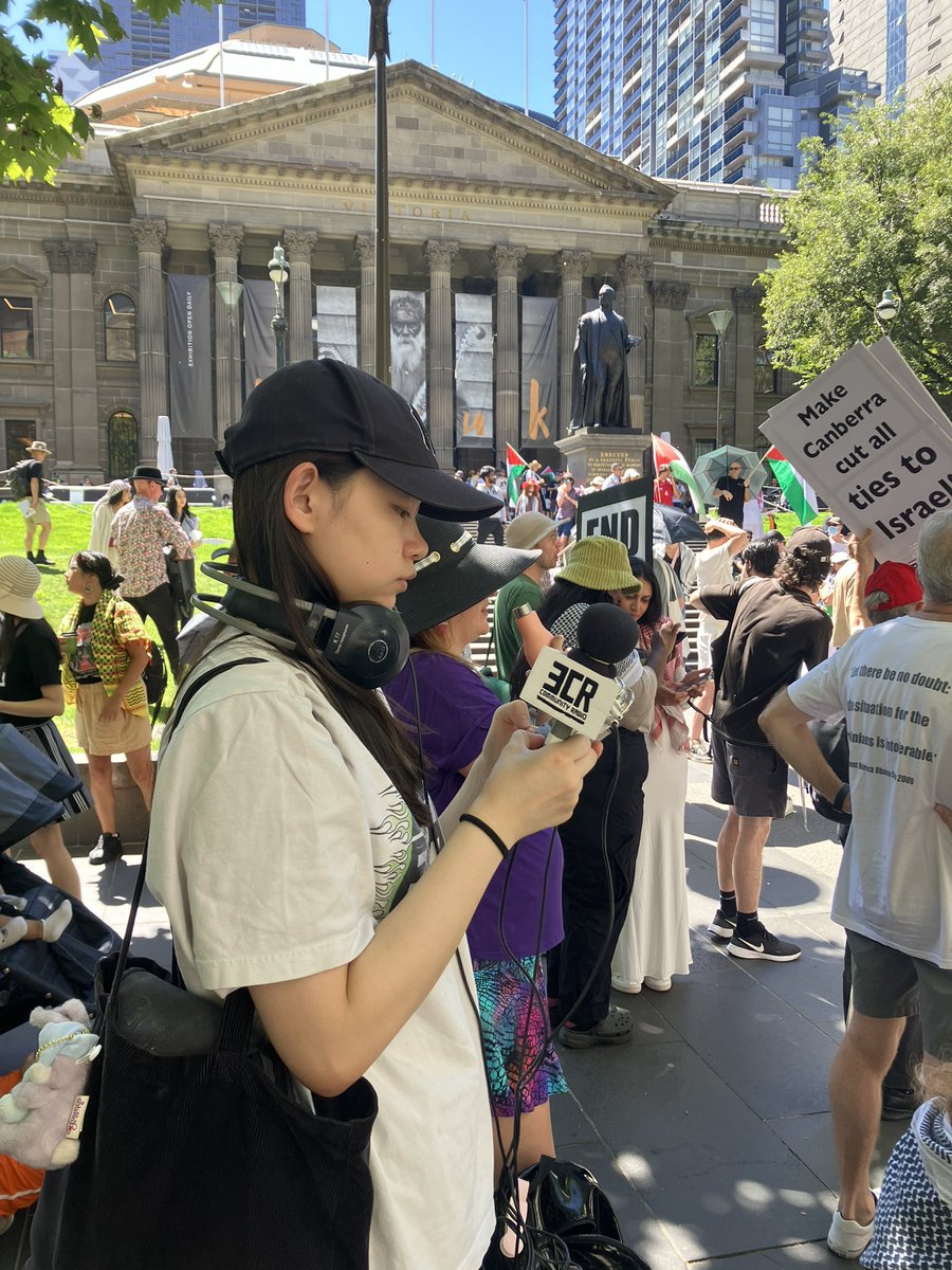 3CR's tweet photo. Recording for rebroadcast Free Palestine rally 12pm State Library @APAN4Palestine @FPMelbourne @iamthenas #communityradio ❤️🇵🇸📻 https://t.co/c1e1uxe5LM