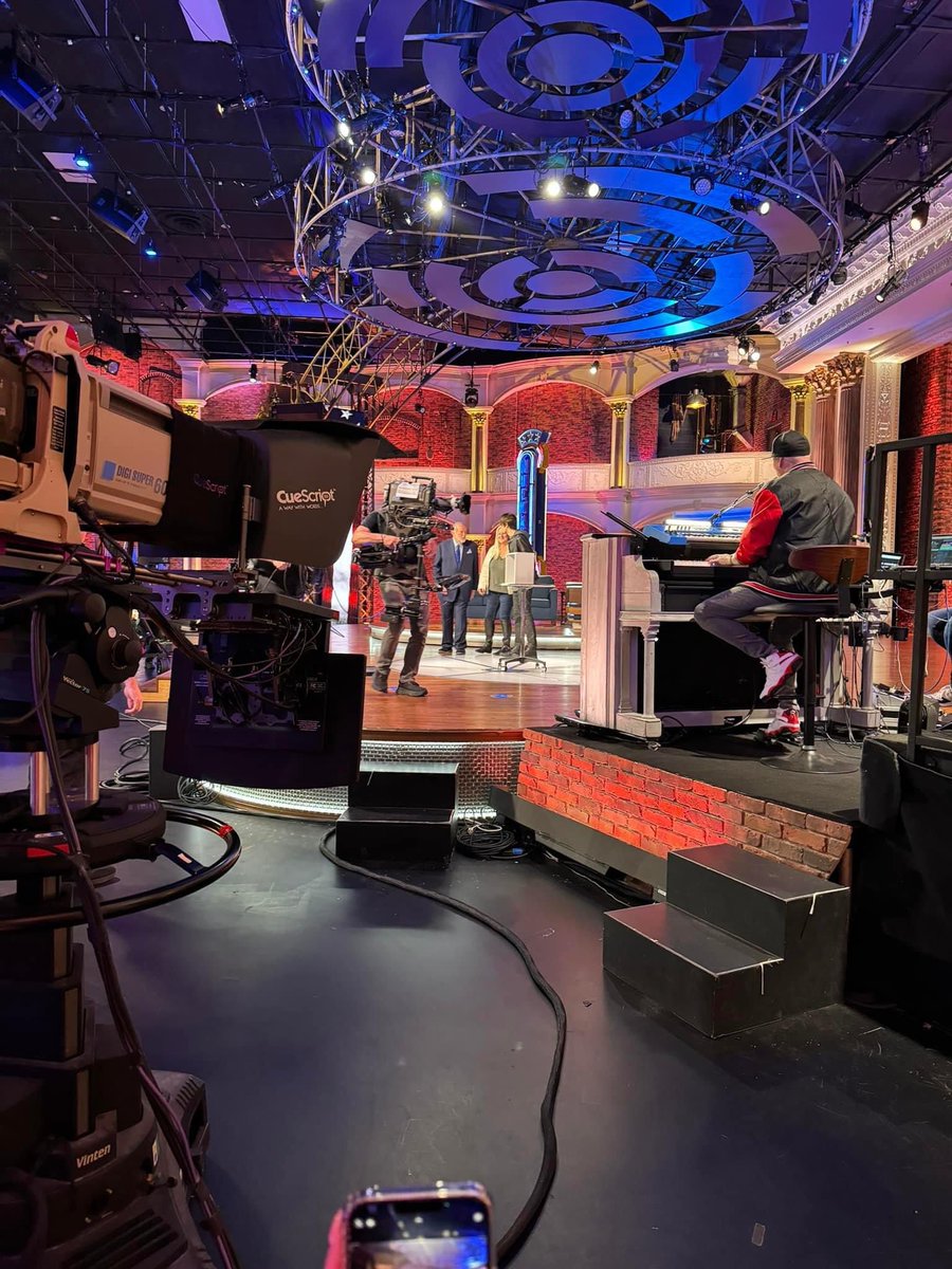 rezaillusionist's tweet photo. On The Huckabee Show tonight at 8/7c on TBN 📺 @GovMikeHuckabee @HuckabeeOnTBN @TBN https://t.co/R72ThTPMss